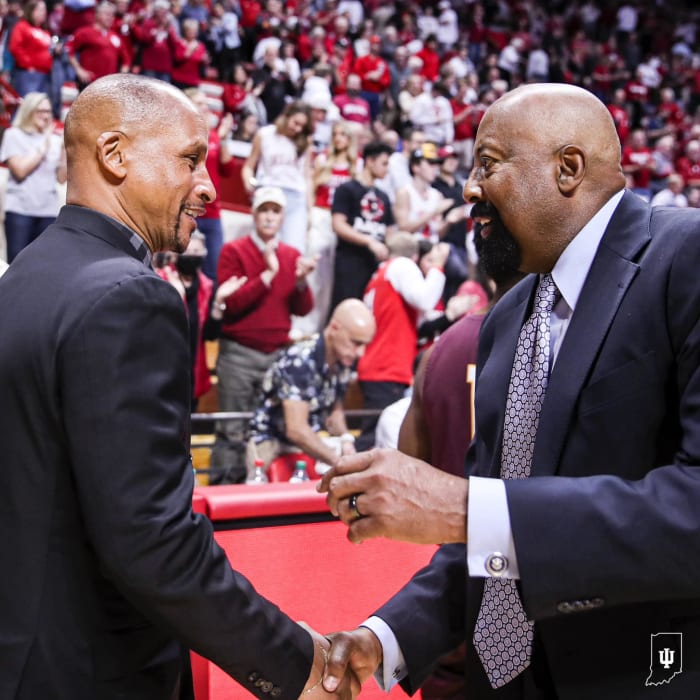 Bethune-Cookman assistant coach Billy Garrett (left) and Indiana coach Mike Woodson (right) shake hands at Simon Skjodt Assembly Hall on Nov. 10, 2022.